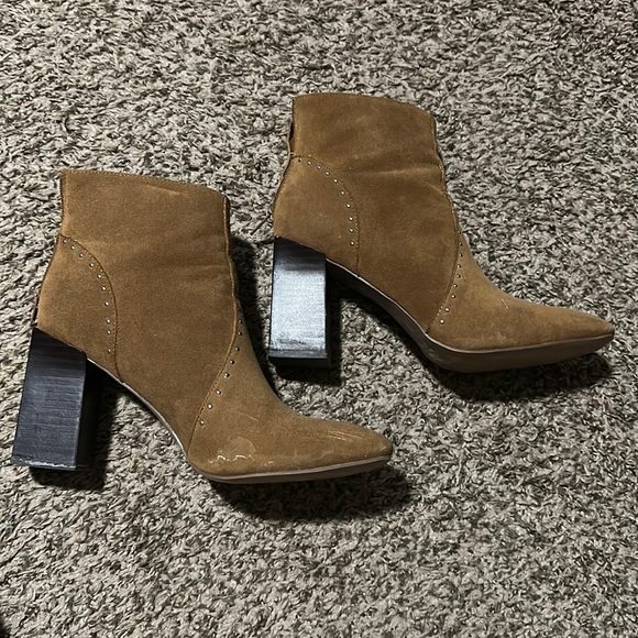 Women’s camel colored, healed boot - Picture 1 of 4